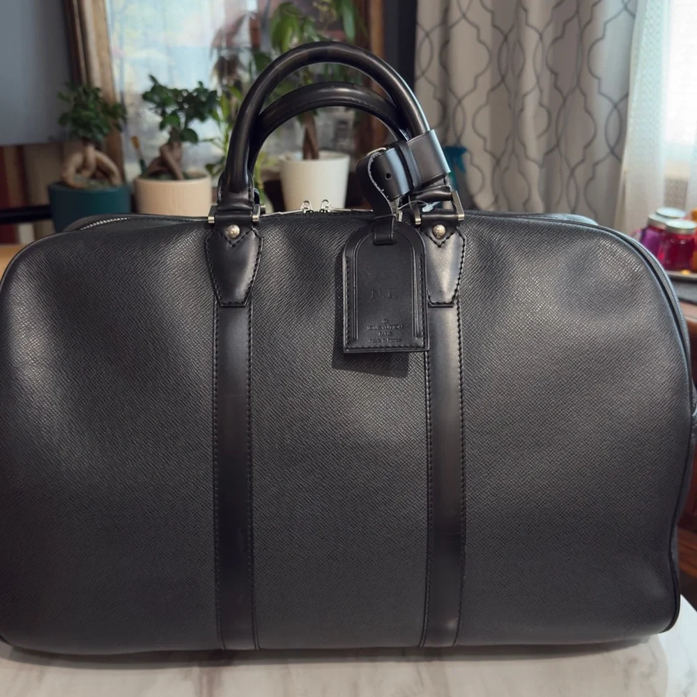 Louis Vuitton Taiga Kendall Leather Weekend Black Duffel Bag